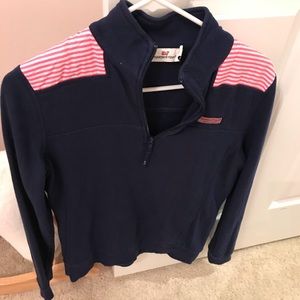 Vineyard vines pull over